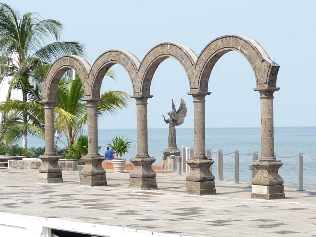 puerto vallarta pictures - angel of peace statue los Arcos